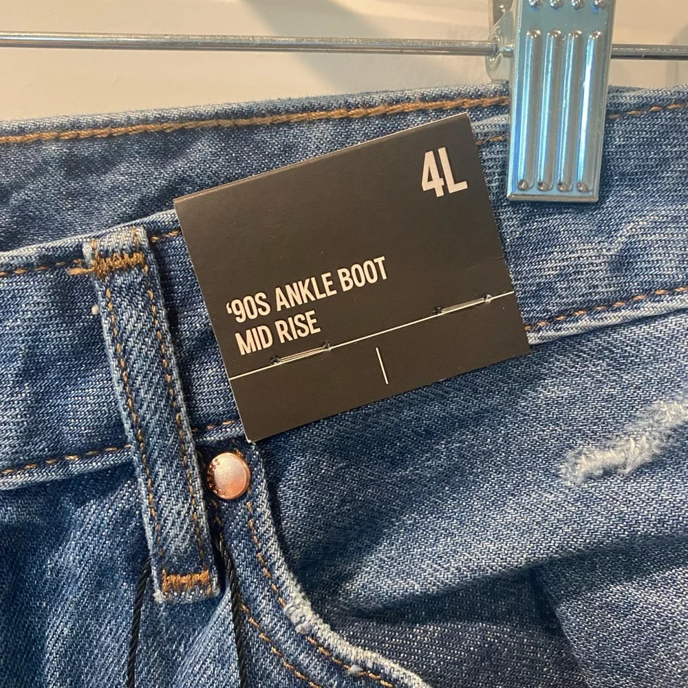 NWT Mid Rise Medium Wash Ripped 90s Ankle Boot Jeans - Picture 8 of 10